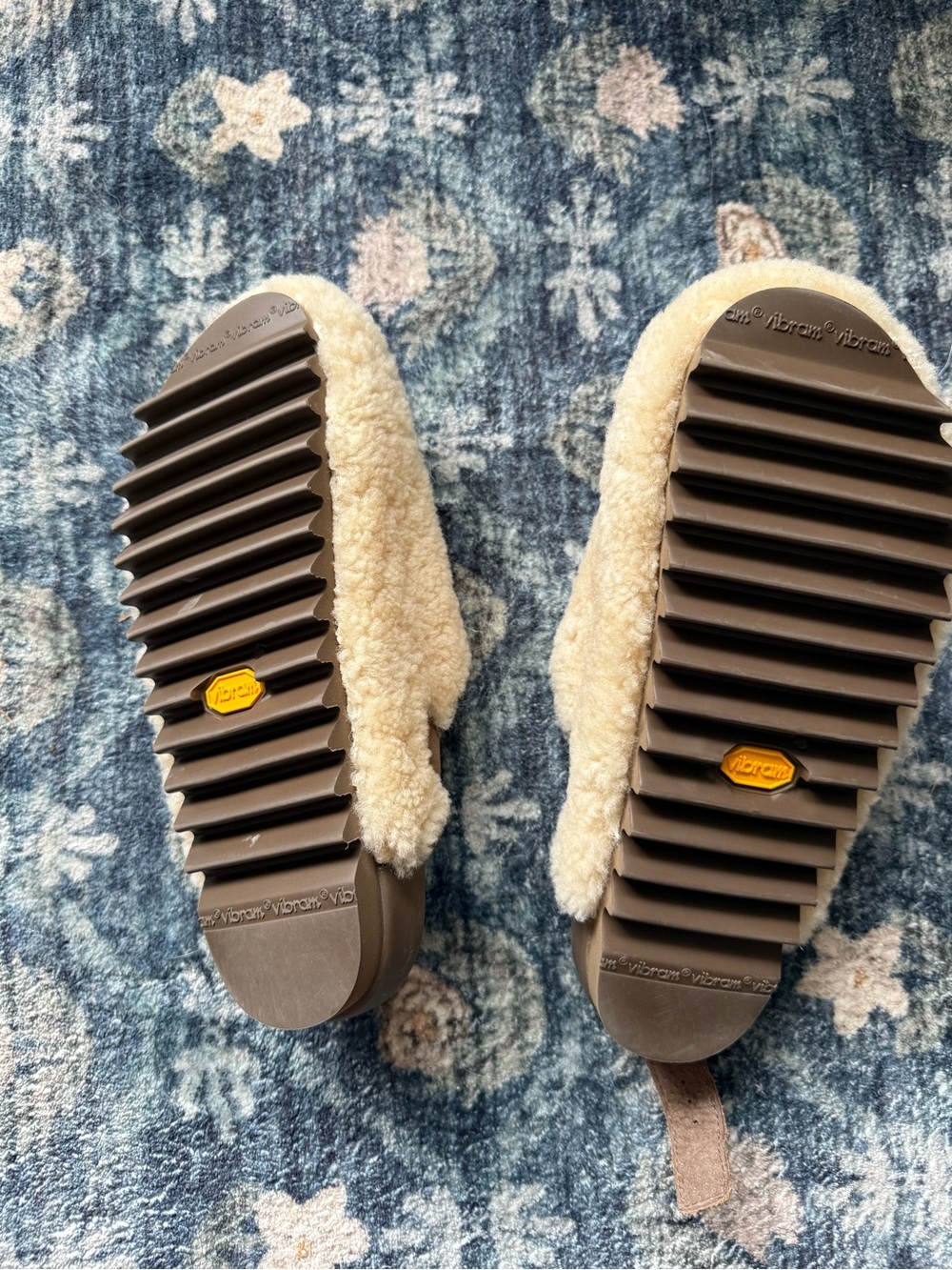 Like New SeaVees Women’s Tahoe Trekker in Cream Cafe | Shearling Slip-On Shoes - Picture 2 of 5